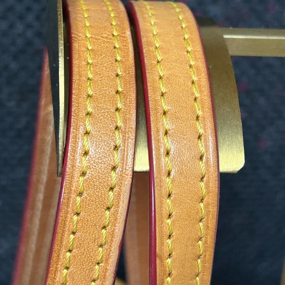 Dooney & Bourke Floral Tote Bag - Black and Red Approx. 19 x 11 x 6.5 - Picture 16 of 17